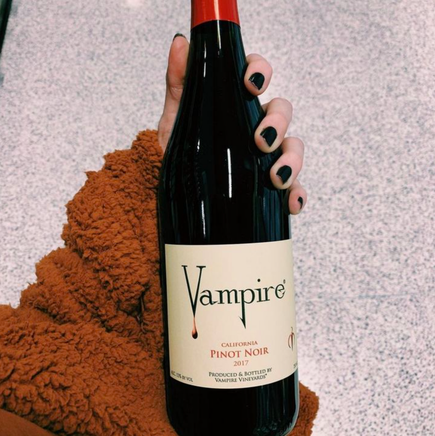 VAMPIRE® PINOT NOIR & A WALK IN THE SUN COMBO