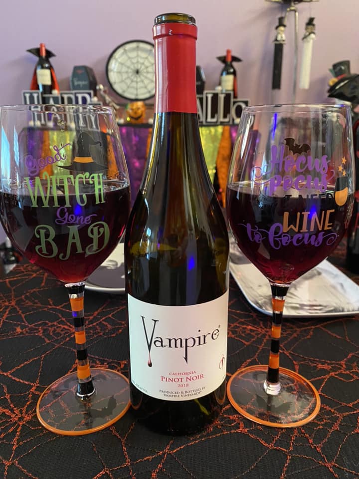 VAMPIRE® PINOT NOIR & A WALK IN THE SUN COMBO