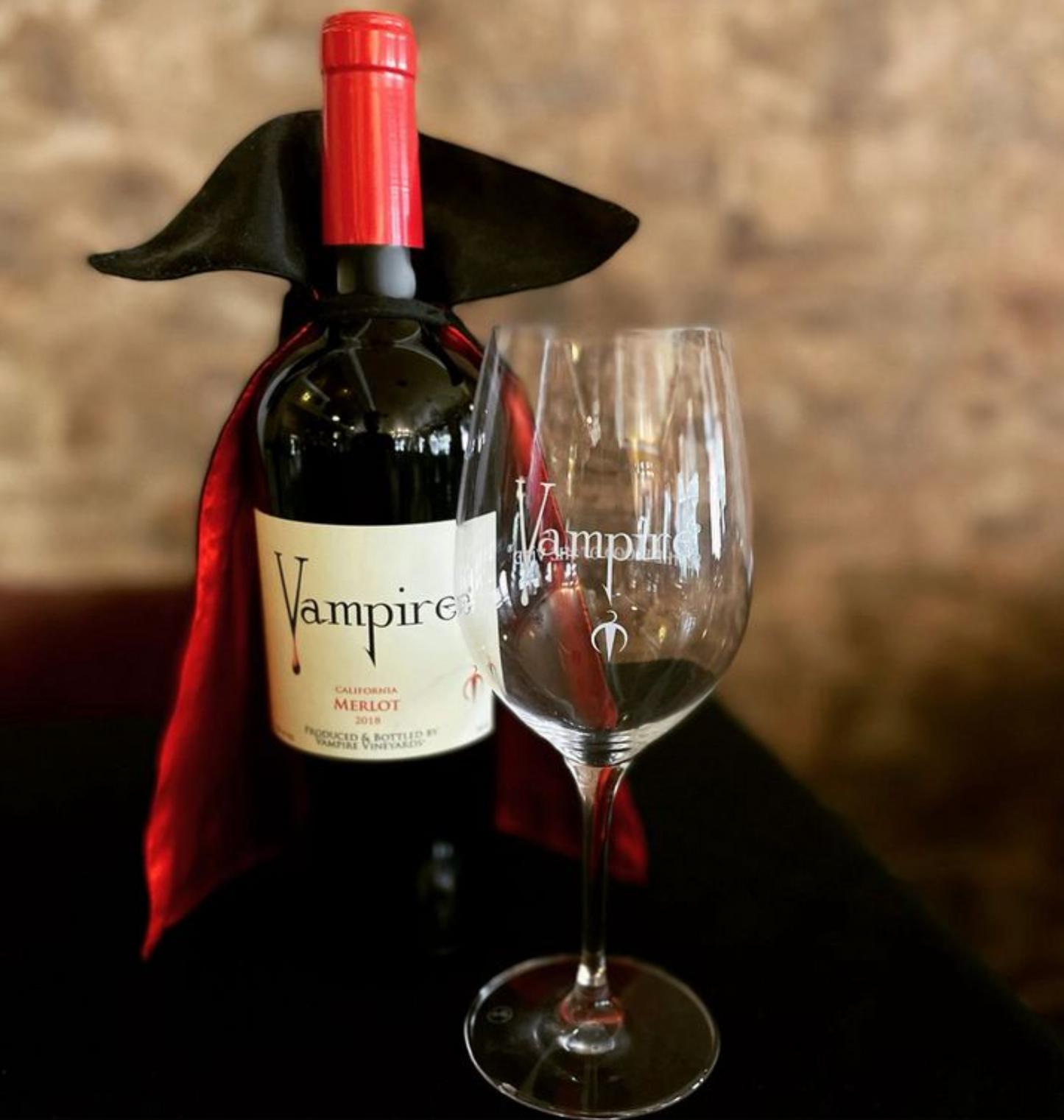 VAMPIRE® MERLOT WITH VAMPIRE WINE CAPE